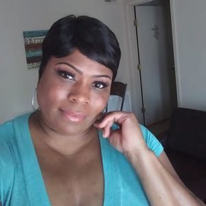 Meet your Posher, Dionne